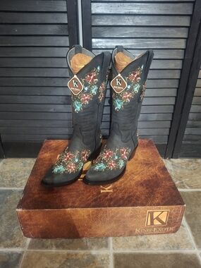 Black Embroidered Western Boots for Women